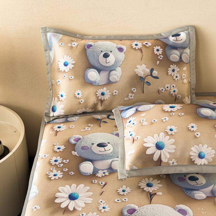 91家纺网 家纺一手货源 找家纺 春寻家纺 2026新款5D印花冰丝席复合三明治款凉席席子 元气小熊-咖