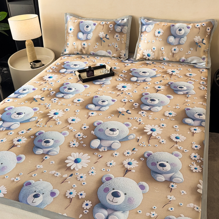 91家纺网 家纺一手货源 找家纺 春寻家纺 2026新款5D印花冰丝席复合三明治款凉席席子 元气小熊-咖