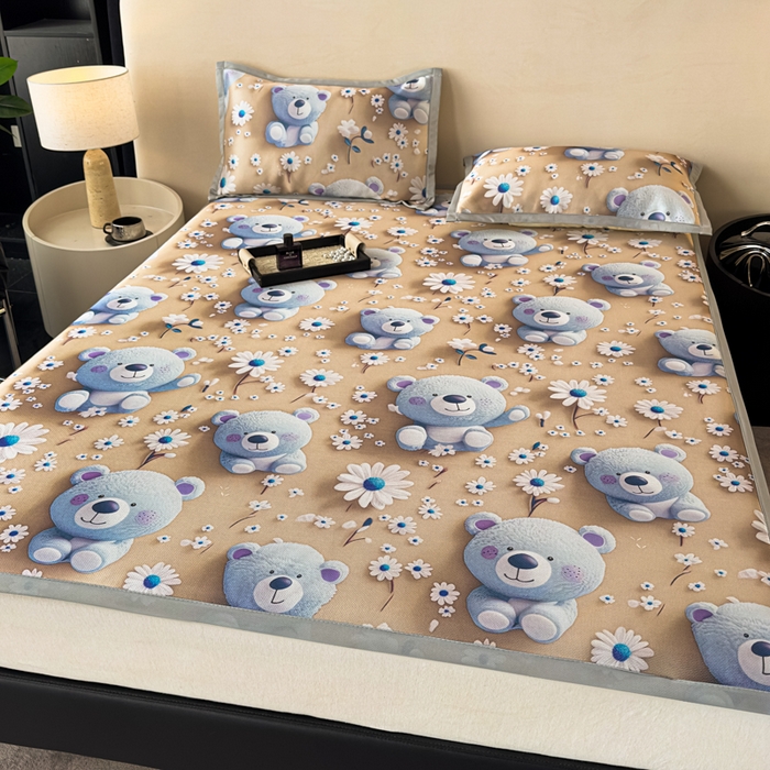 91家纺网 家纺一手货源 找家纺 春寻家纺 2026新款5D印花冰丝席复合三明治款凉席席子 元气小熊-咖