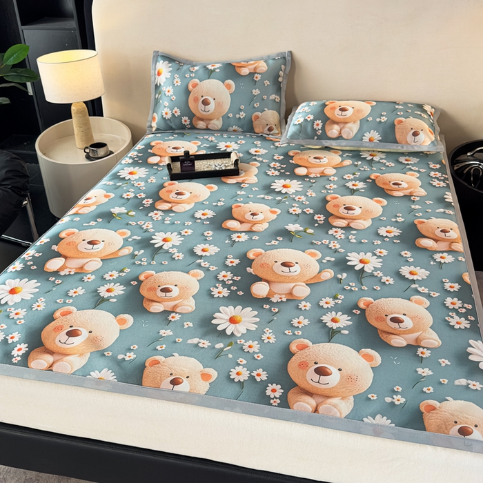 91家纺网 家纺一手货源 找家纺 春寻家纺 2026新款5D印花冰丝席复合三明治款凉席席子 元气小熊-蓝