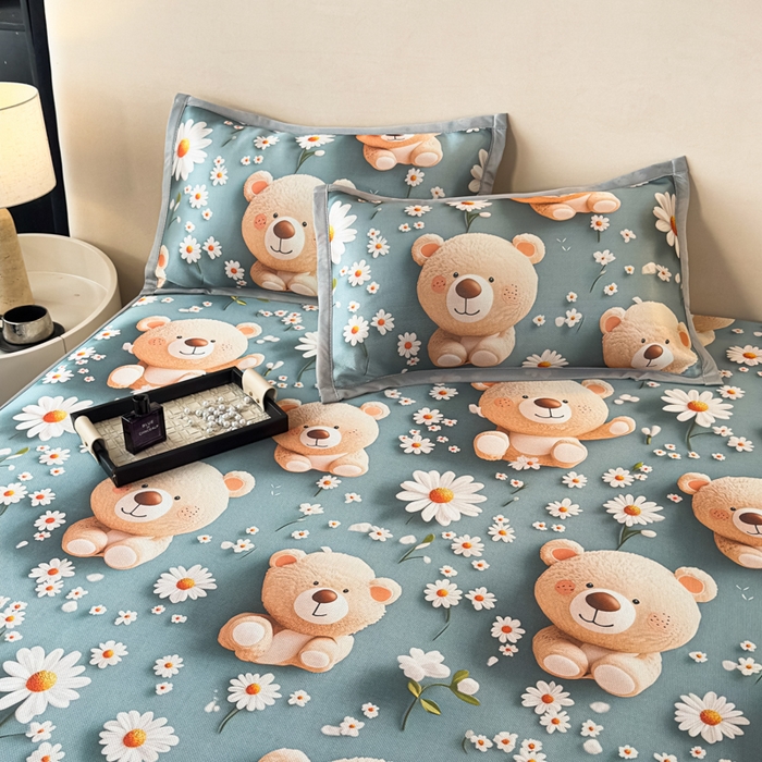 91家纺网 家纺一手货源 找家纺 春寻家纺 2026新款5D印花冰丝席复合三明治款凉席席子 元气小熊-蓝