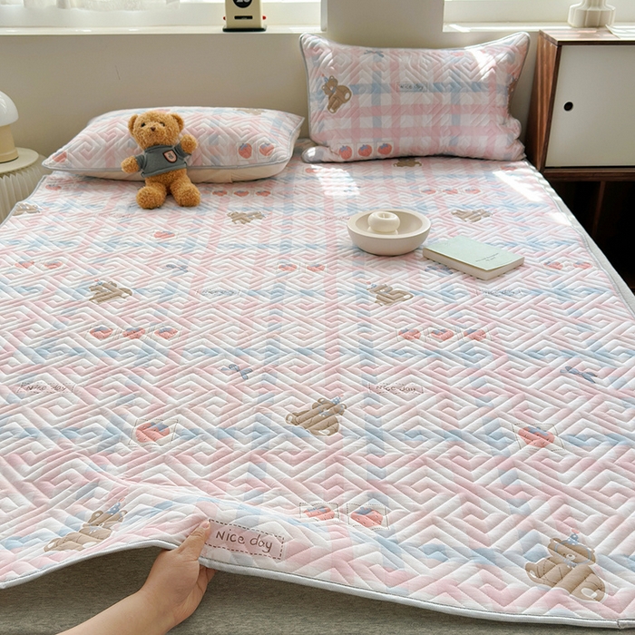 91家纺网 家纺一手货源 找家纺 舒居家纺 2026新款卡通可爱全棉床护垫软床垫垫子-大床图 生日熊