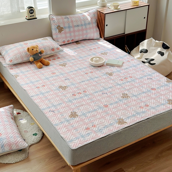 91家纺网 家纺一手货源 找家纺 舒居家纺 2026新款卡通可爱全棉床护垫软床垫垫子-大床图 生日熊