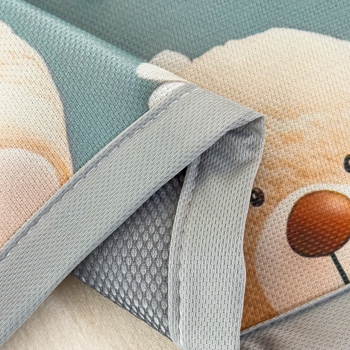 91家纺网 家纺一手货源 找家纺 春寻家纺 2026新款5D印花冰丝席复合三明治款凉席席子 元气小熊-蓝