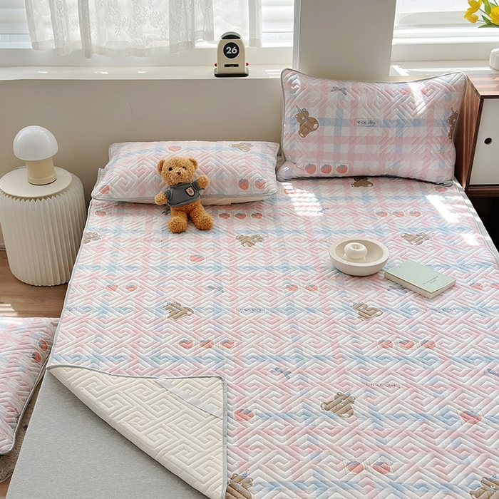 91家纺网 家纺一手货源 找家纺 舒居家纺 2026新款卡通可爱全棉床护垫软床垫垫子-大床图 生日熊