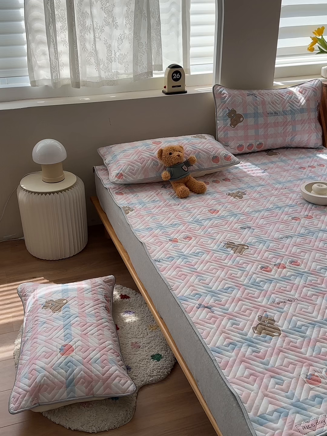 91家纺网 家纺一手货源 找家纺 舒居家纺 2026新款卡通可爱全棉床护垫软床垫垫子-大床图 生日熊