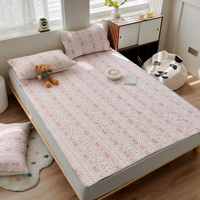 91家纺网 家纺一手货源 找家纺 舒居家纺 2026新款卡通可爱全棉床护垫软床垫垫子-大床图 唐顿庄园