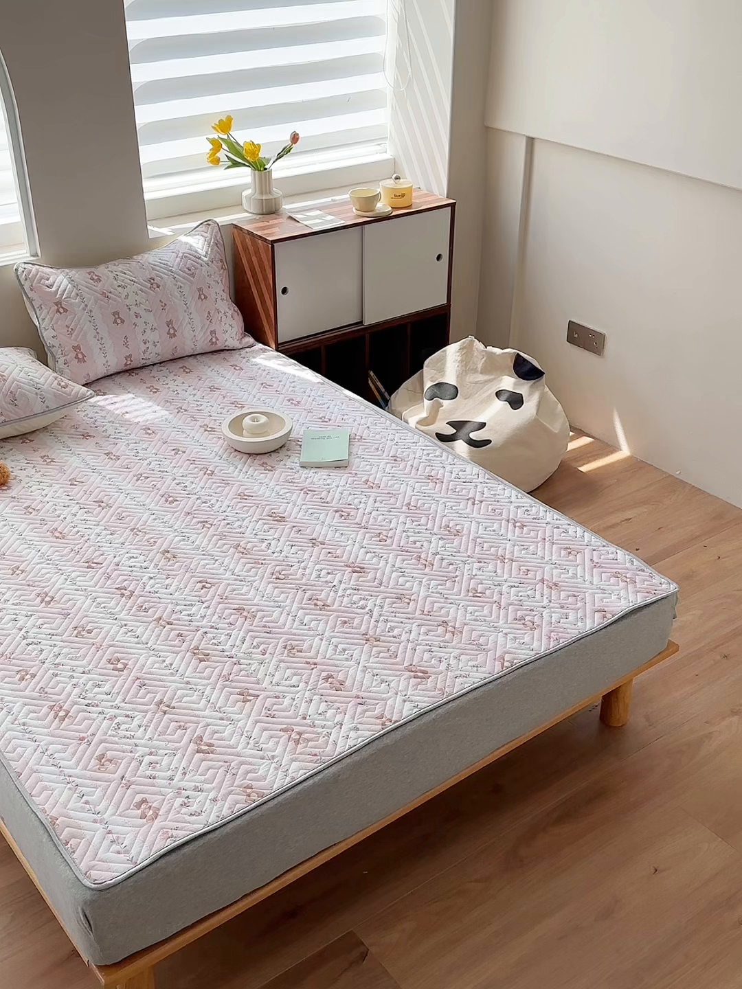 91家纺网 家纺一手货源 找家纺 舒居家纺 2026新款卡通可爱全棉床护垫软床垫垫子-大床图 唐顿庄园