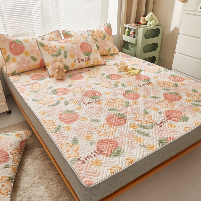 91家纺网 家纺一手货源 找家纺 舒居家纺 2026新款卡通可爱全棉床护垫软床垫垫子-大床图 微笑草莓