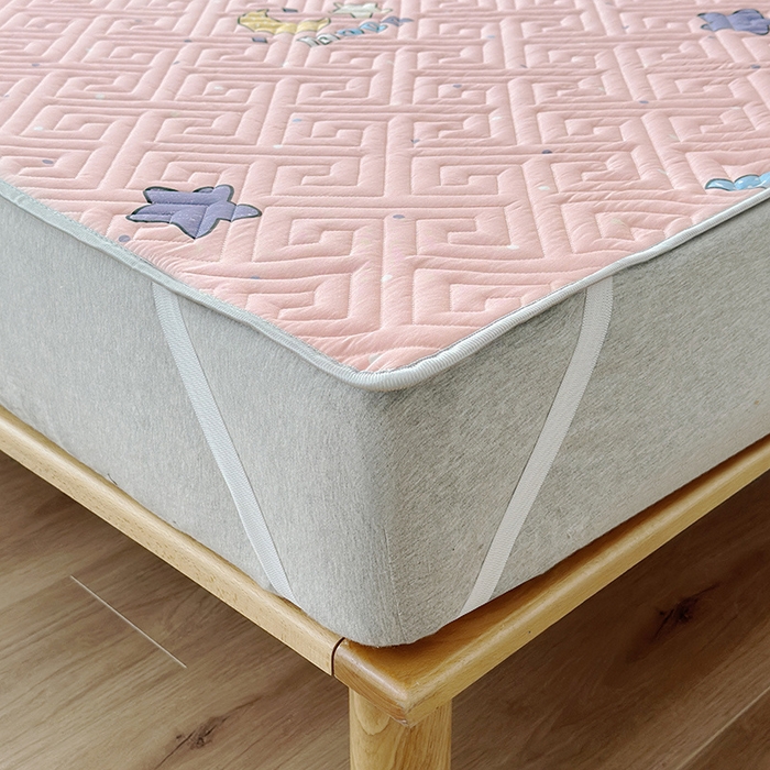 91家纺网 家纺一手货源 找家纺 舒居家纺 2026新款卡通可爱全棉床护垫软床垫垫子-大床图 月之心-粉