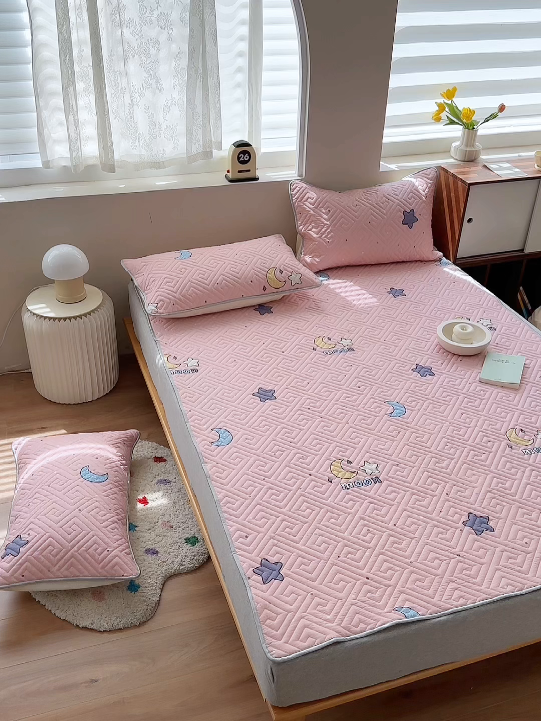 91家纺网 家纺一手货源 找家纺 舒居家纺 2026新款卡通可爱全棉床护垫软床垫垫子-大床图 月之心-粉