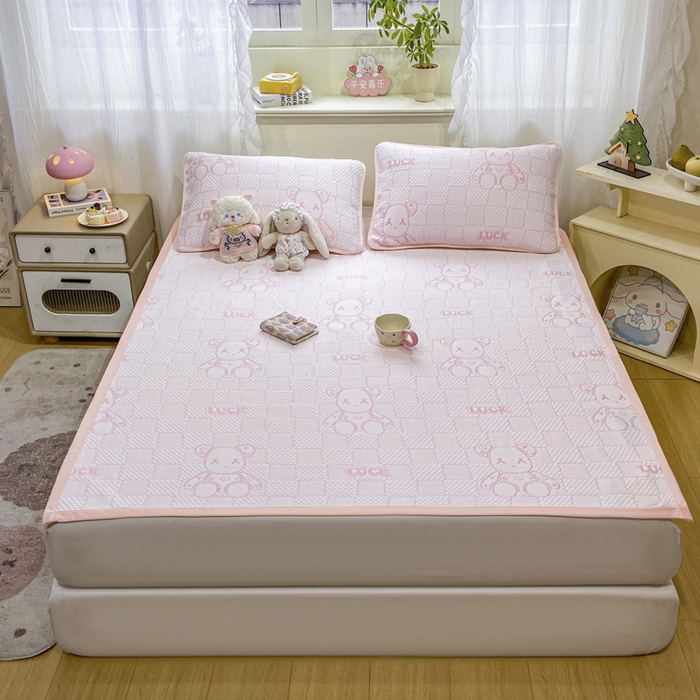 91家纺网 家纺一手货源 找家纺 春寻家纺 2026春夏新款A类凉感凉豆豆提花凉席席子 幸运熊-粉-床席款