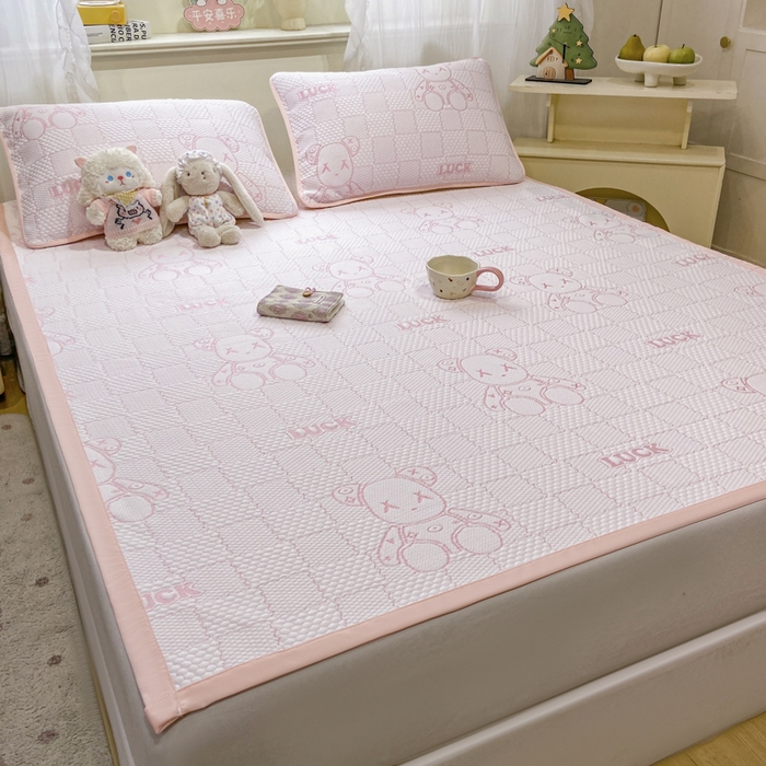 91家纺网 家纺一手货源 找家纺 春寻家纺 2026春夏新款A类凉感凉豆豆提花凉席席子 幸运熊-粉-床席款