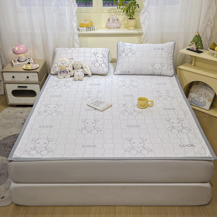 91家纺网 家纺一手货源 找家纺 春寻家纺 2026春夏新款A类凉感凉豆豆提花凉席席子 幸运熊-灰-床席款