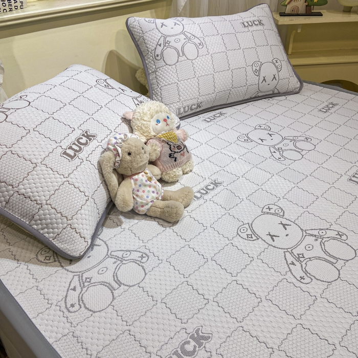 91家纺网 家纺一手货源 找家纺 春寻家纺 2026春夏新款A类凉感凉豆豆提花凉席席子 幸运熊-灰-床席款