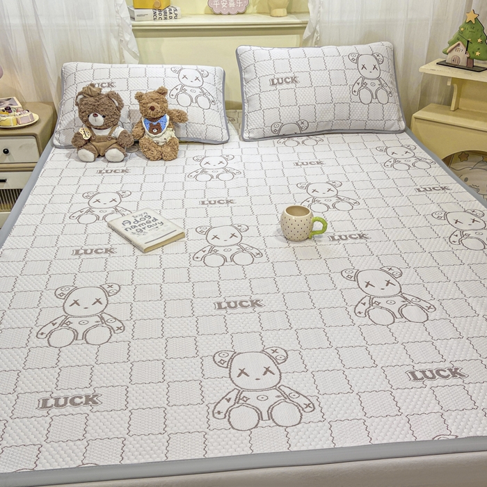 91家纺网 家纺一手货源 找家纺 春寻家纺 2026春夏新款A类凉感凉豆豆提花凉席席子 幸运熊-咖-床席款