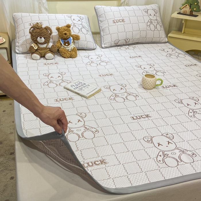 91家纺网 家纺一手货源 找家纺 春寻家纺 2026春夏新款A类凉感凉豆豆提花凉席席子 幸运熊-咖-床席款