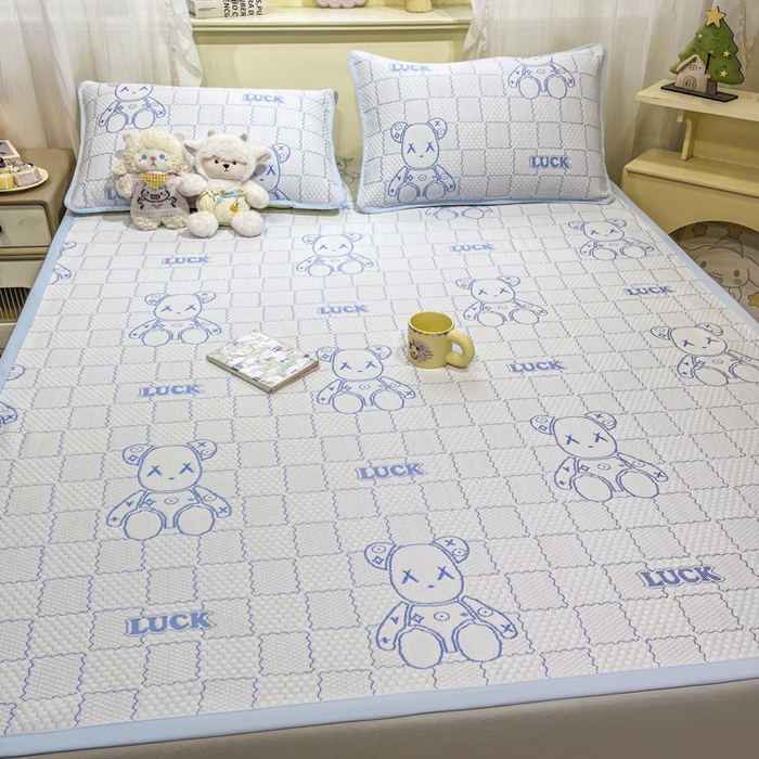 91家纺网 家纺一手货源 找家纺 春寻家纺 2026春夏新款A类凉感凉豆豆提花凉席席子 幸运熊-蓝-床席款