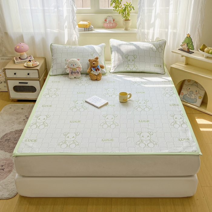 91家纺网 家纺一手货源 找家纺 春寻家纺 2026春夏新款A类凉感凉豆豆提花凉席席子 幸运熊-绿-床席款