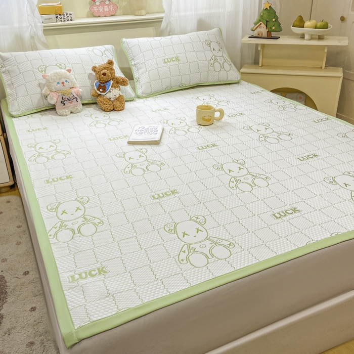 91家纺网 家纺一手货源 找家纺 春寻家纺 2026春夏新款A类凉感凉豆豆提花凉席席子 幸运熊-绿-床席款