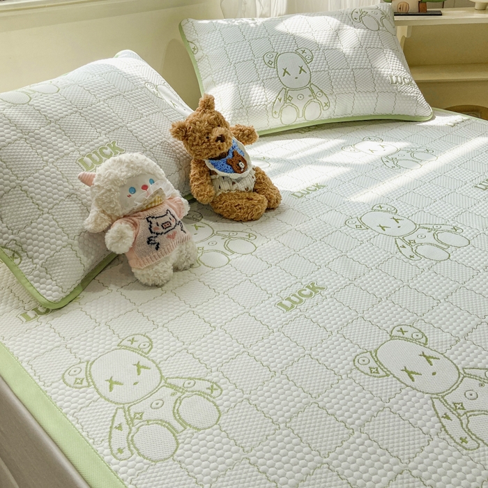 91家纺网 家纺一手货源 找家纺 春寻家纺 2026春夏新款A类凉感凉豆豆提花凉席席子 幸运熊-绿-床席款