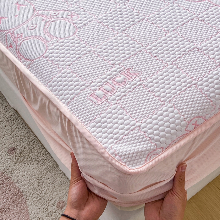 91家纺网 家纺一手货源 找家纺 春寻家纺 2026春夏新款A类凉感凉豆豆提花凉席席子 幸运熊-粉-床笠款