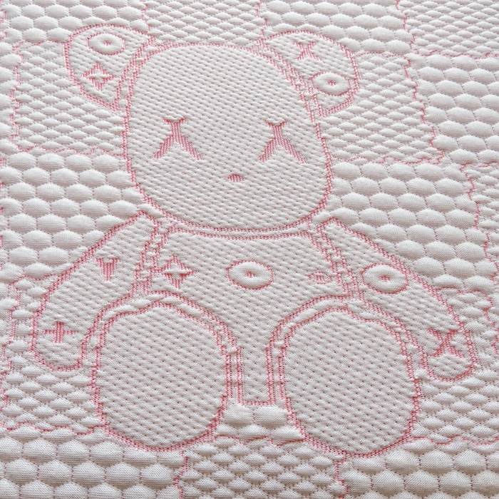 91家纺网 家纺一手货源 找家纺 春寻家纺 2026春夏新款A类凉感凉豆豆提花凉席席子 幸运熊-粉-床笠款