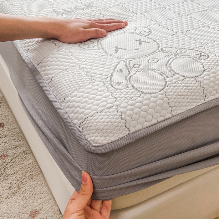 91家纺网 家纺一手货源 找家纺 春寻家纺 2026春夏新款A类凉感凉豆豆提花凉席席子 幸运熊-灰-床笠款