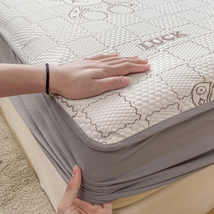 91家纺网 家纺一手货源 找家纺 春寻家纺 2026春夏新款A类凉感凉豆豆提花凉席席子 幸运熊-咖-床笠款