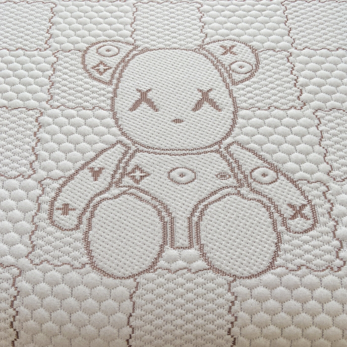 91家纺网 家纺一手货源 找家纺 春寻家纺 2026春夏新款A类凉感凉豆豆提花凉席席子 幸运熊-咖-床笠款