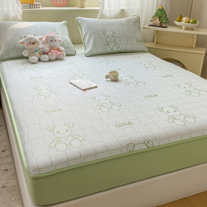 91家纺网 家纺一手货源 找家纺 春寻家纺 2026春夏新款A类凉感凉豆豆提花凉席席子 幸运熊-绿-床笠款