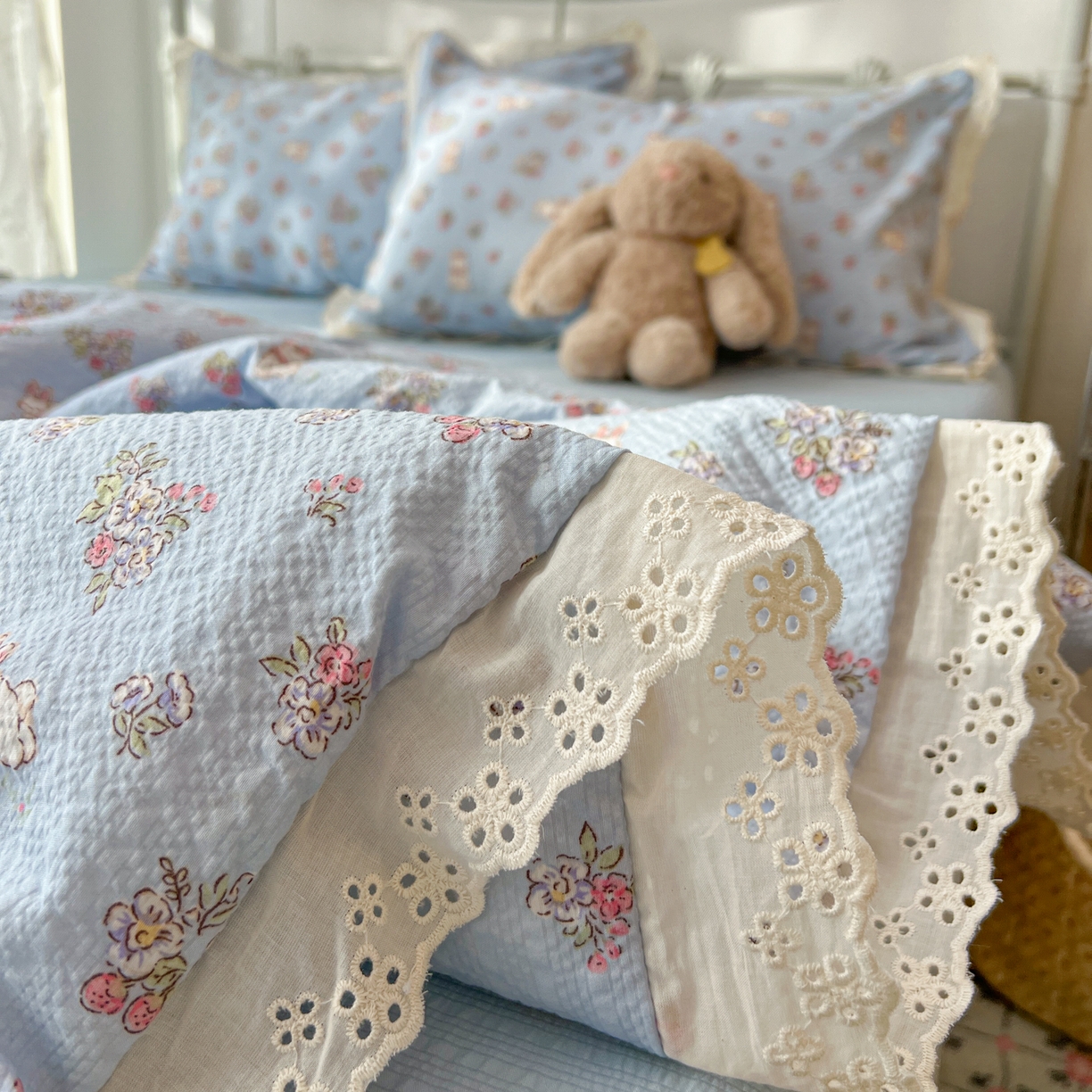 91家纺网 家纺一手货源 找家纺 欣宜家纺 2026新款A类全棉花边泡芙棉夏被夏凉被 丛林小兔