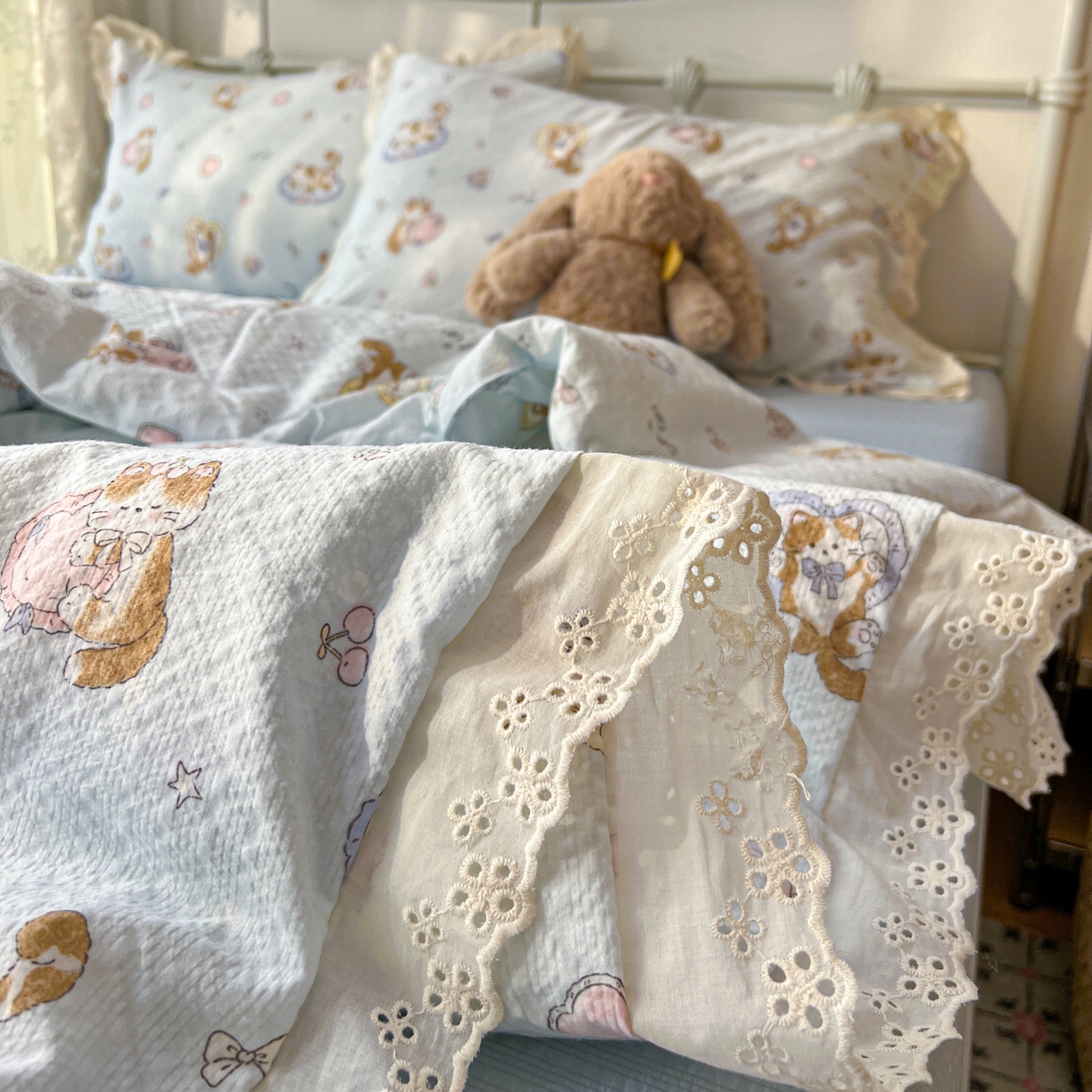 91家纺网 家纺一手货源 找家纺 欣宜家纺 2026新款A类全棉花边泡芙棉夏被夏凉被 蛋糕猫