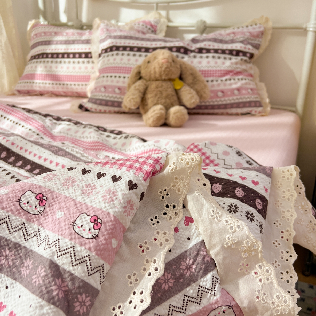 91家纺网 家纺一手货源 找家纺 欣宜家纺 2026新款A类全棉花边泡芙棉夏被夏凉被 猫咪粉