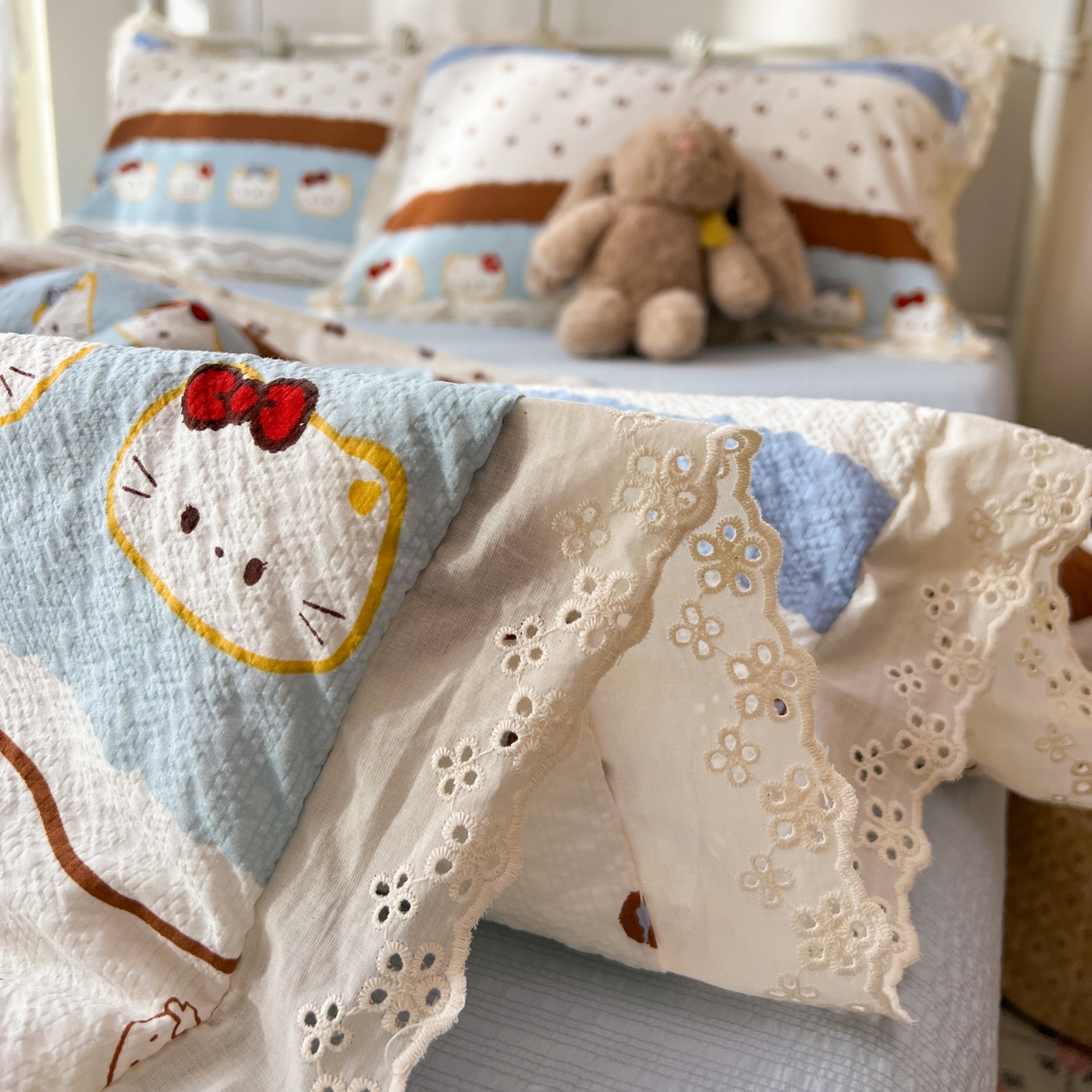 91家纺网 家纺一手货源 找家纺 欣宜家纺 2026新款A类全棉花边泡芙棉夏被夏凉被 猫咪蓝