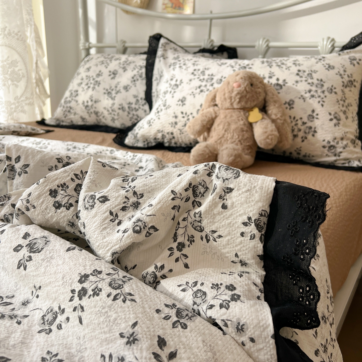 91家纺网 家纺一手货源 找家纺 欣宜家纺 2026新款A类全棉花边泡芙棉夏被夏凉被 玫瑰黑