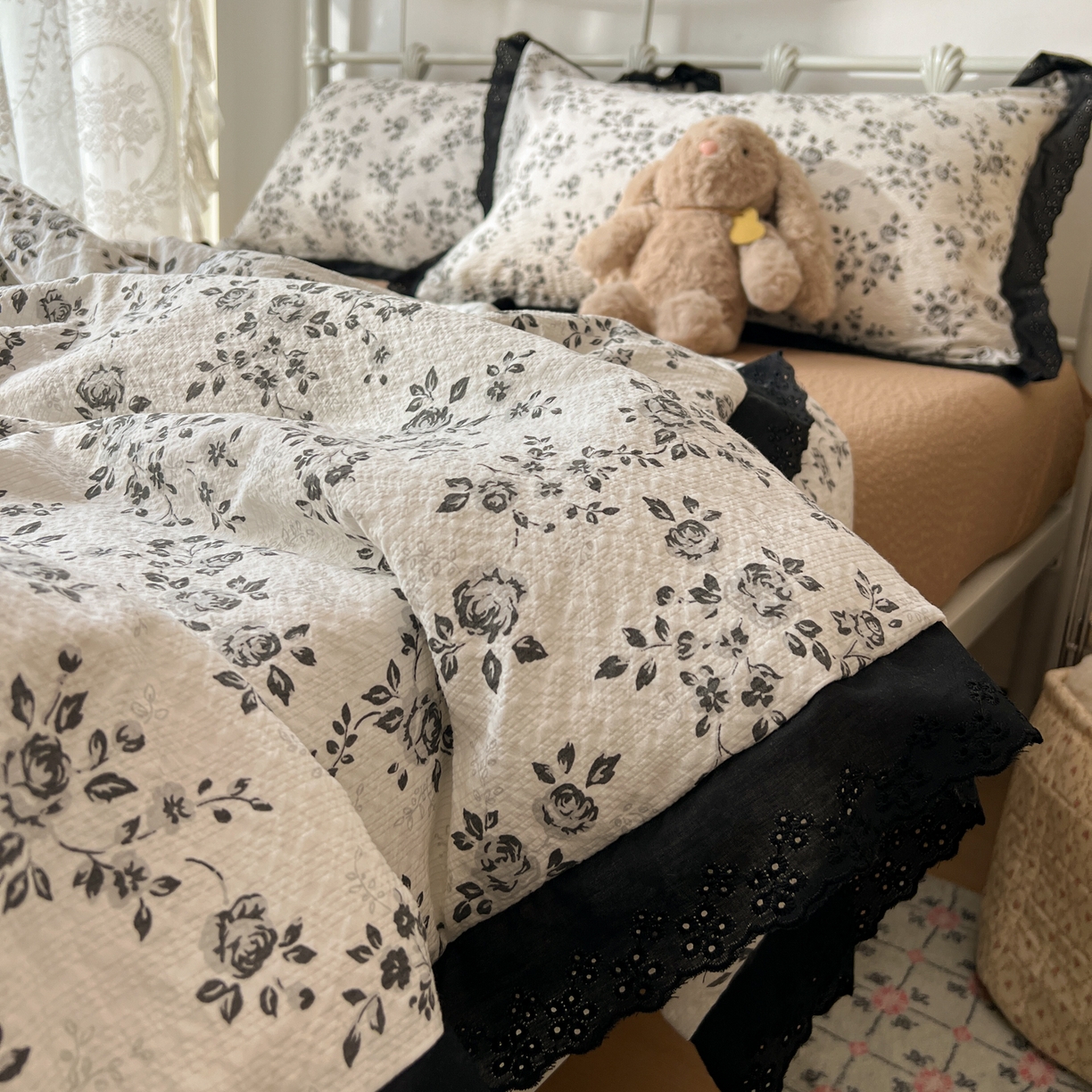 91家纺网 家纺一手货源 找家纺 欣宜家纺 2026新款A类全棉花边泡芙棉夏被夏凉被 玫瑰黑