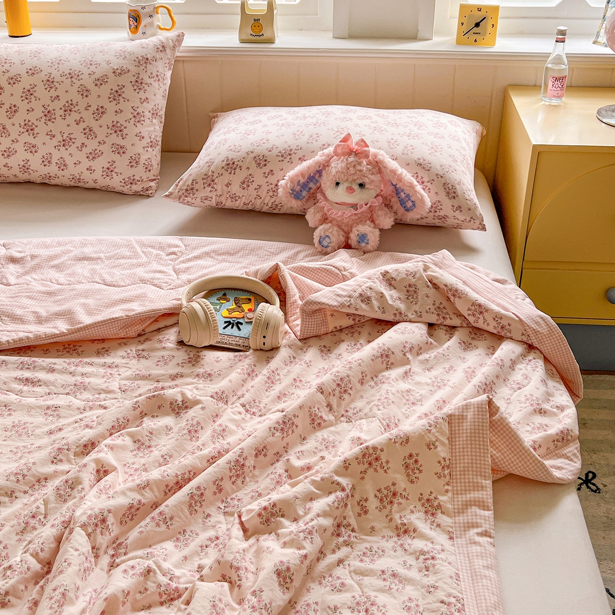 91家纺网 家纺一手货源 找家纺 欣宜家纺 2026新款A类水洗棉棉花夏被夏凉被 花田粉