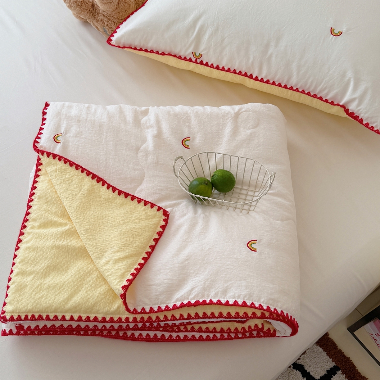 91家纺网 家纺一手货源 找家纺 顾里家纺 2026新款韩风刺绣云朵棉夏被夏凉被空调被 ins彩虹