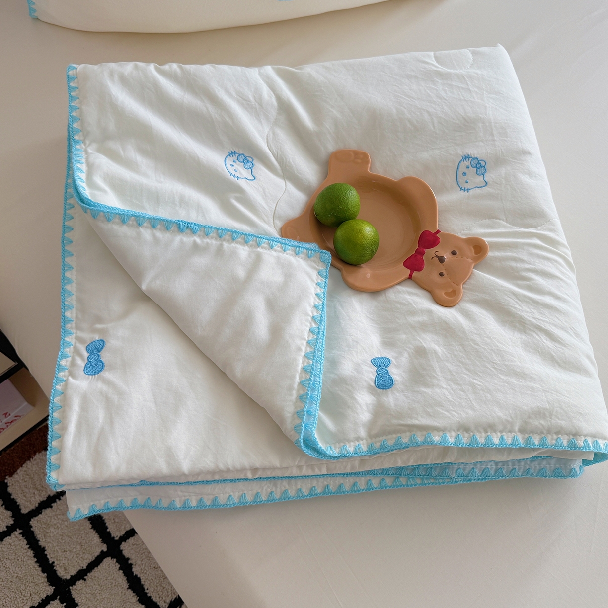 91家纺网 家纺一手货源 找家纺 顾里家纺 2026新款韩风刺绣云朵棉夏被夏凉被空调被 蓝线条猫