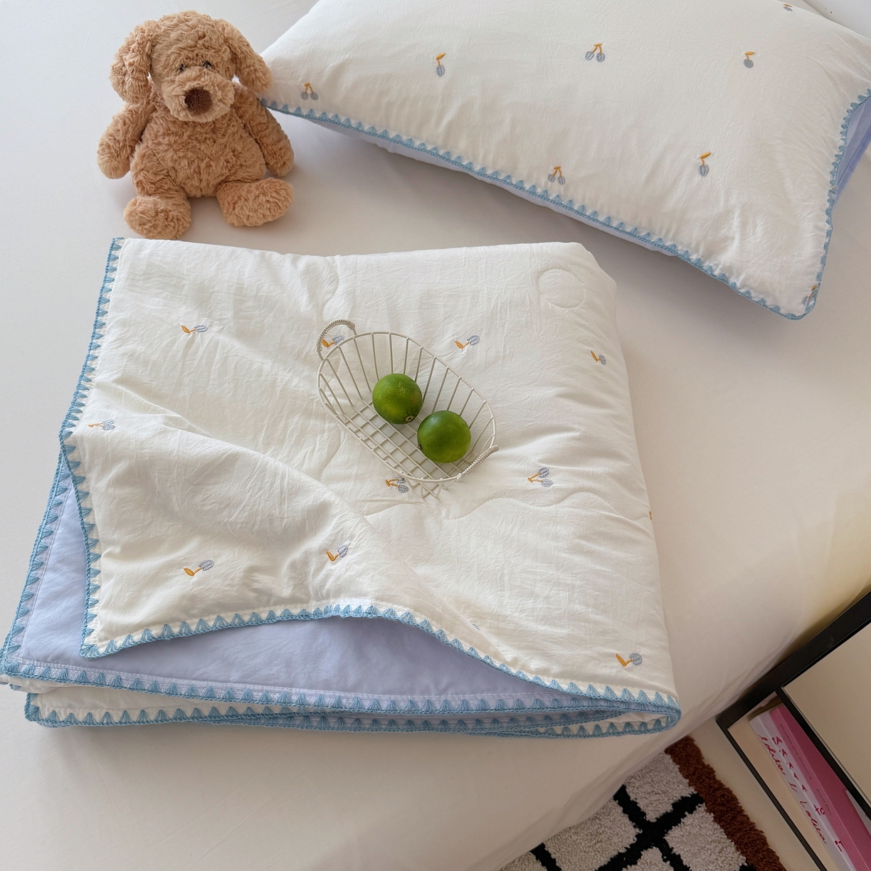 91家纺网 家纺一手货源 找家纺 顾里家纺 2026新款韩风刺绣云朵棉夏被夏凉被空调被 蓝樱桃