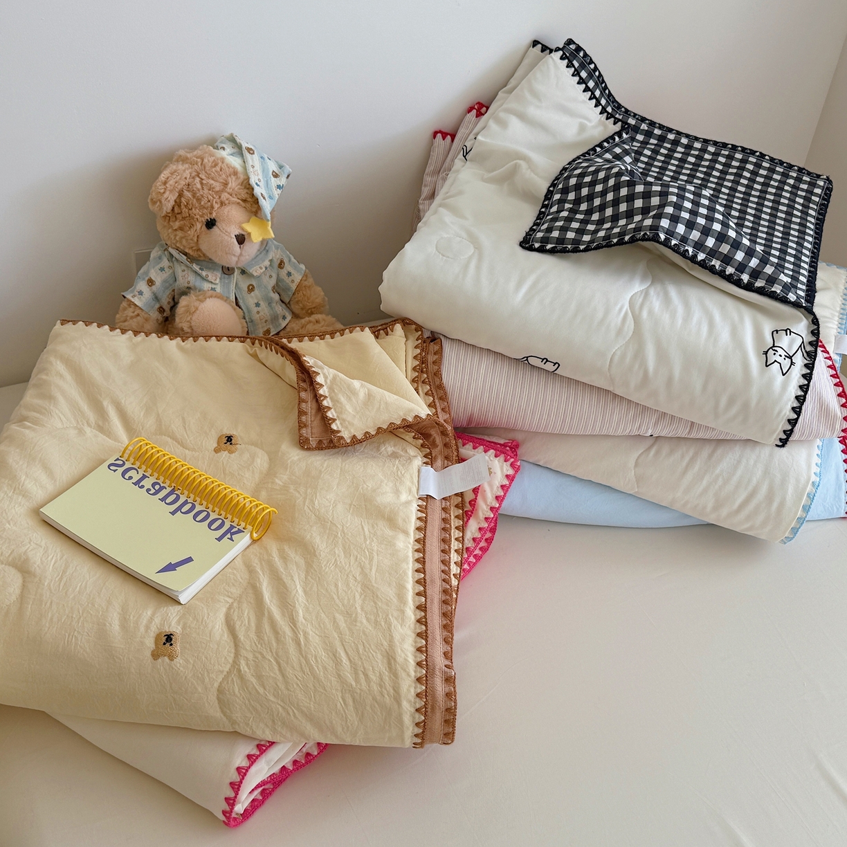 91家纺网 家纺一手货源 找家纺 顾里家纺 2026新款韩风刺绣云朵棉夏被夏凉被空调被 组合图仅做展示不可下单