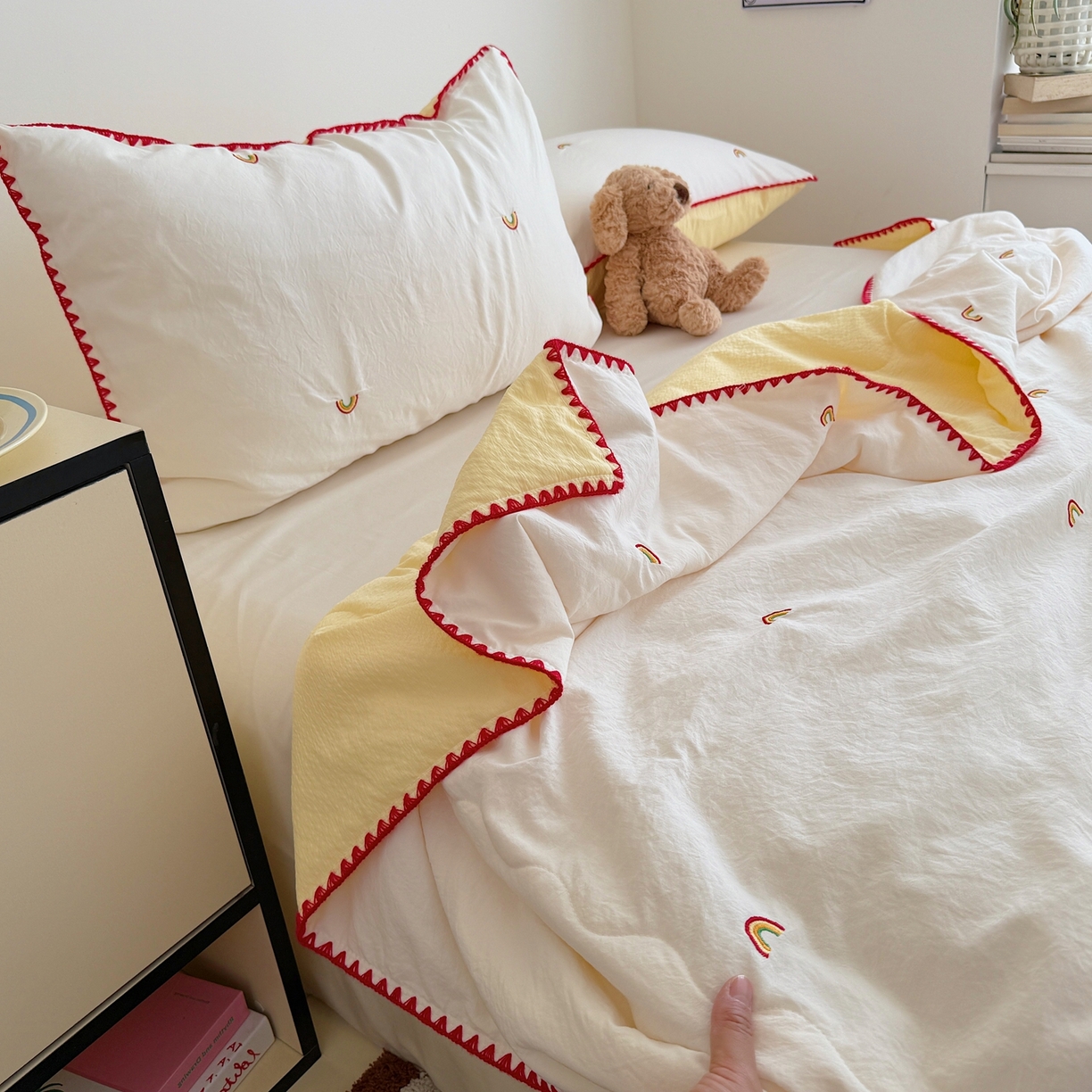 91家纺网 家纺一手货源 找家纺 顾里家纺 2026新款韩风刺绣云朵棉夏被夏凉被空调被 ins彩虹