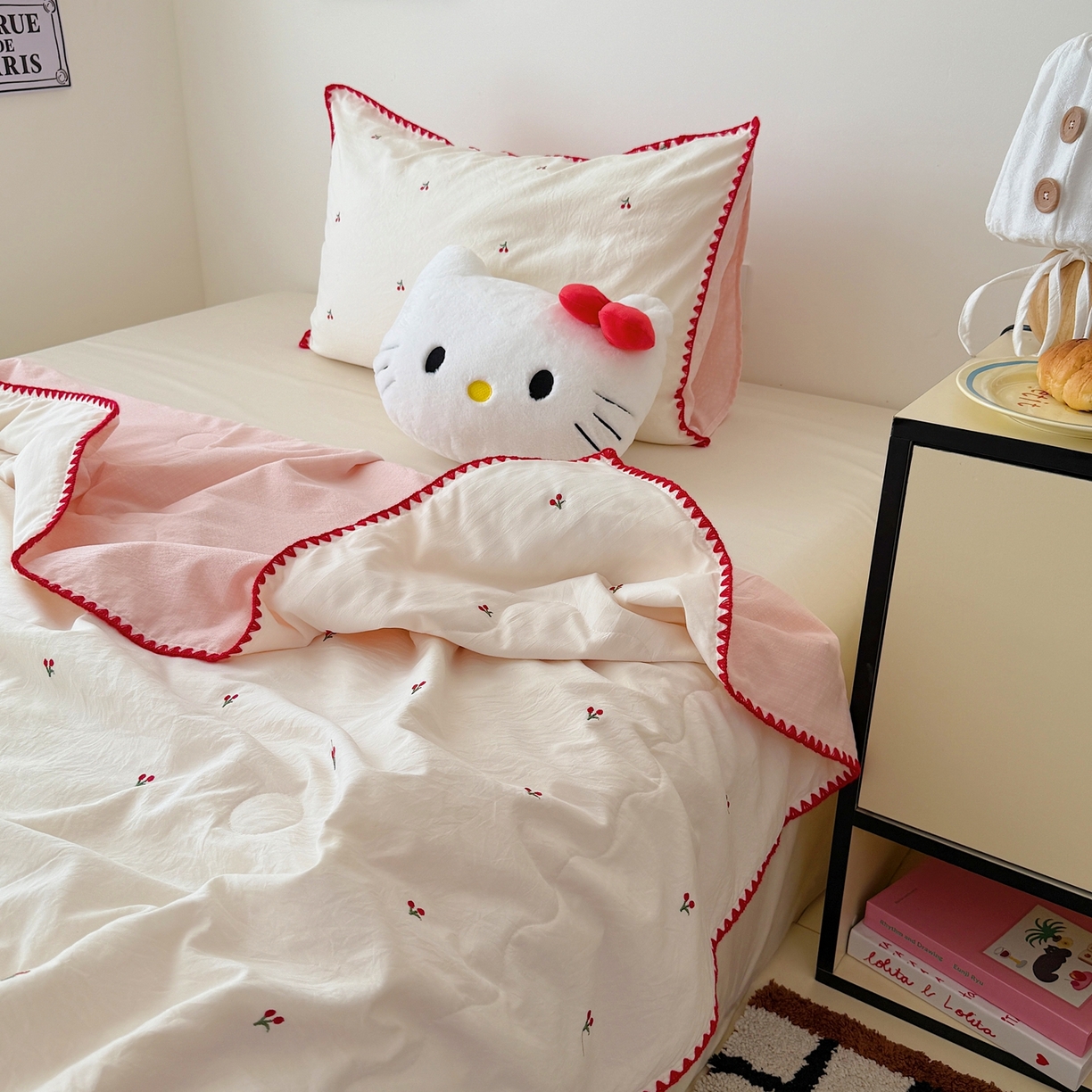 91家纺网 家纺一手货源 找家纺 顾里家纺 2026新款韩风刺绣云朵棉夏被夏凉被空调被 ins樱桃