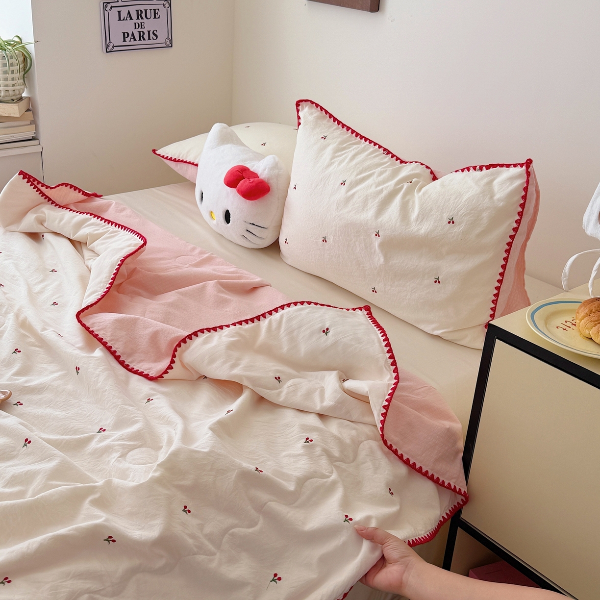 91家纺网 家纺一手货源 找家纺 顾里家纺 2026新款韩风刺绣云朵棉夏被夏凉被空调被 ins樱桃