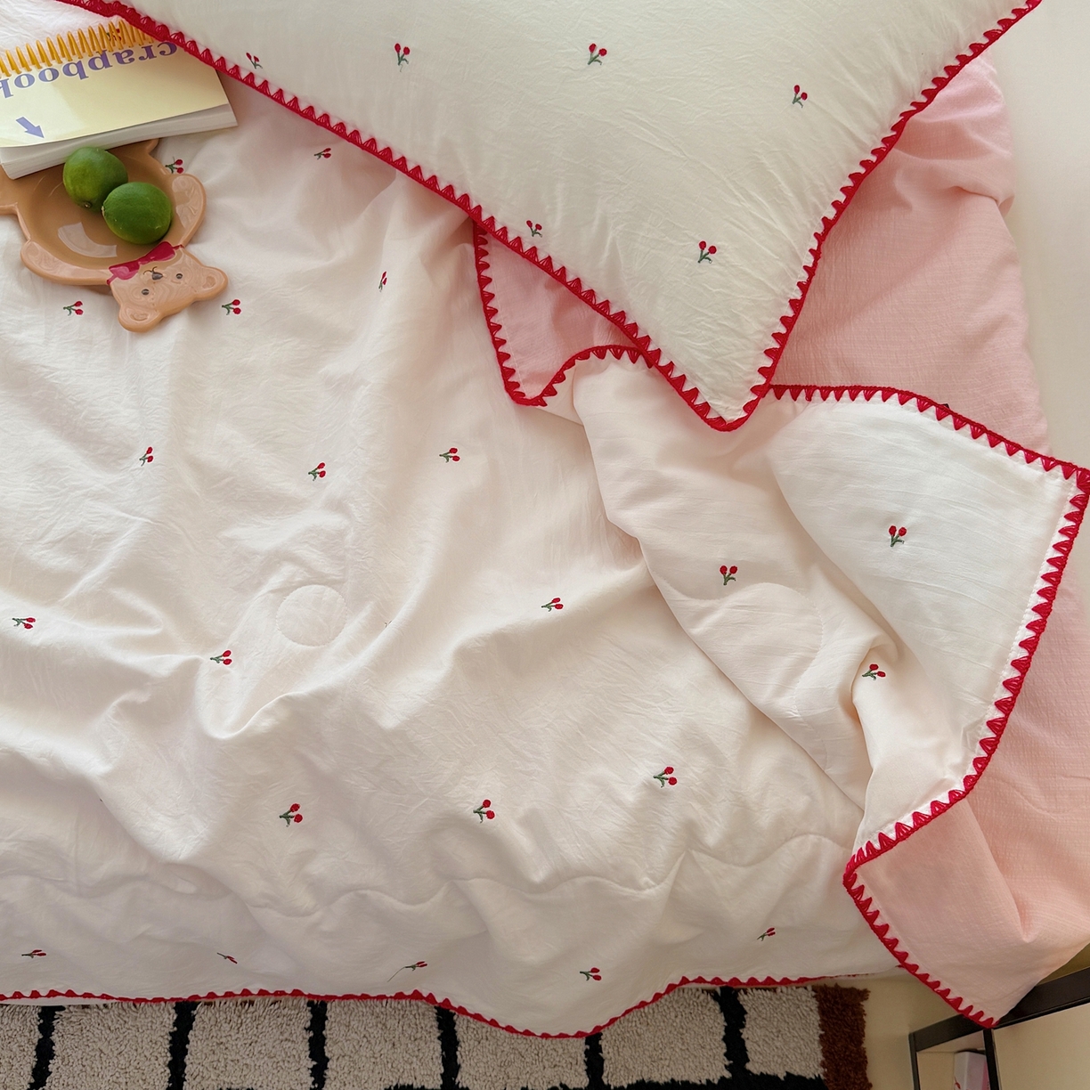 91家纺网 家纺一手货源 找家纺 顾里家纺 2026新款韩风刺绣云朵棉夏被夏凉被空调被 ins樱桃