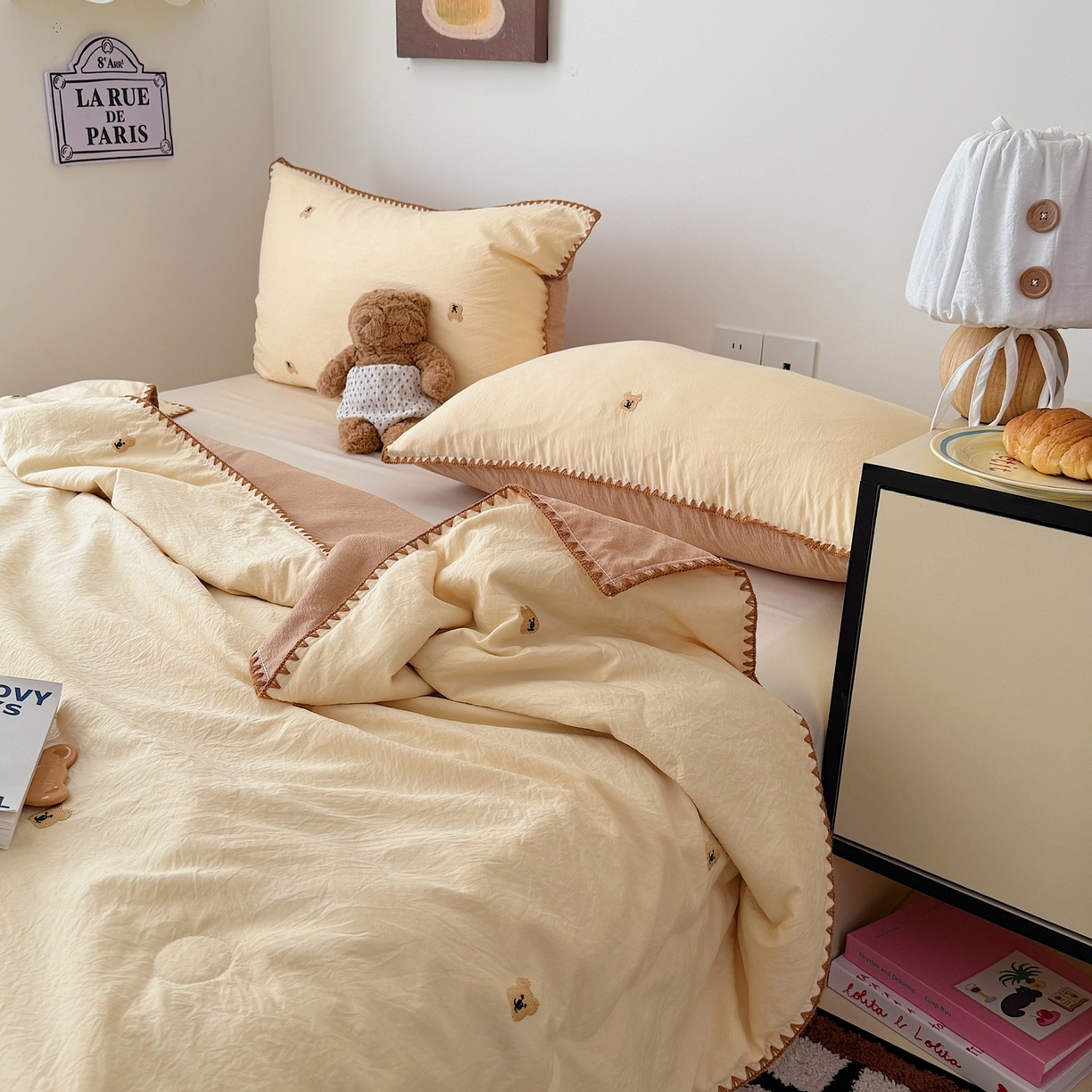 91家纺网 家纺一手货源 找家纺 顾里家纺 2026新款韩风刺绣云朵棉夏被夏凉被空调被 ins棕熊