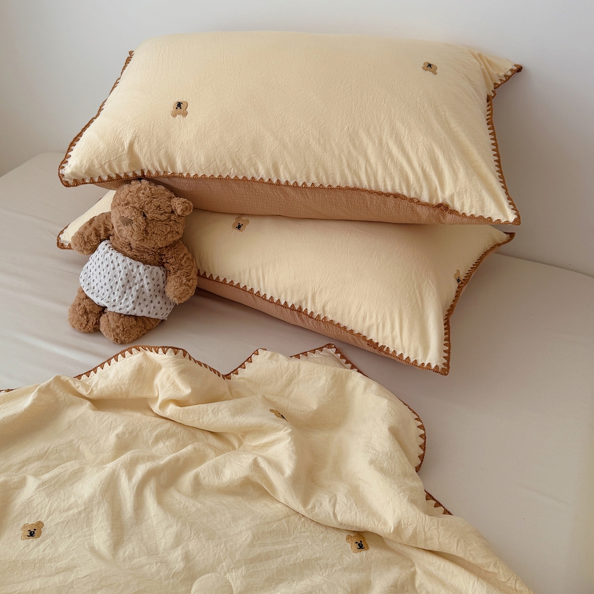 91家纺网 家纺一手货源 找家纺 顾里家纺 2026新款韩风刺绣云朵棉夏被夏凉被空调被 ins棕熊