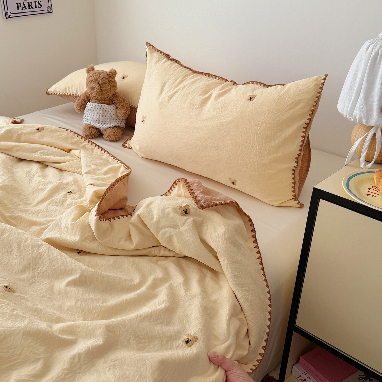 91家纺网 家纺一手货源 找家纺 顾里家纺 2026新款韩风刺绣云朵棉夏被夏凉被空调被 ins棕熊