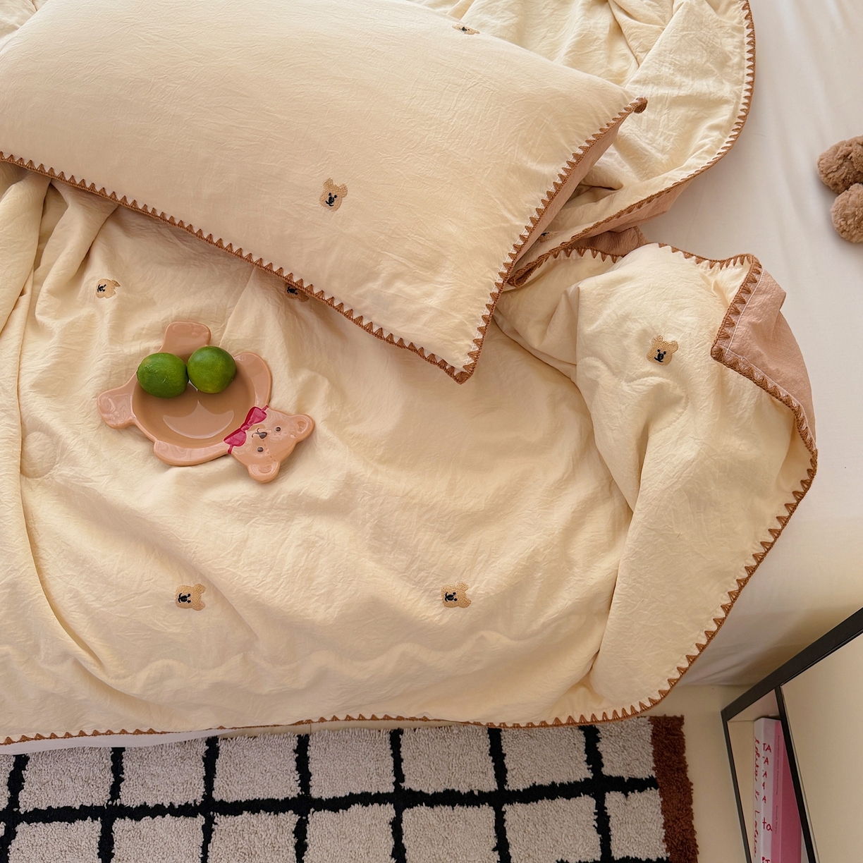 91家纺网 家纺一手货源 找家纺 顾里家纺 2026新款韩风刺绣云朵棉夏被夏凉被空调被 ins棕熊